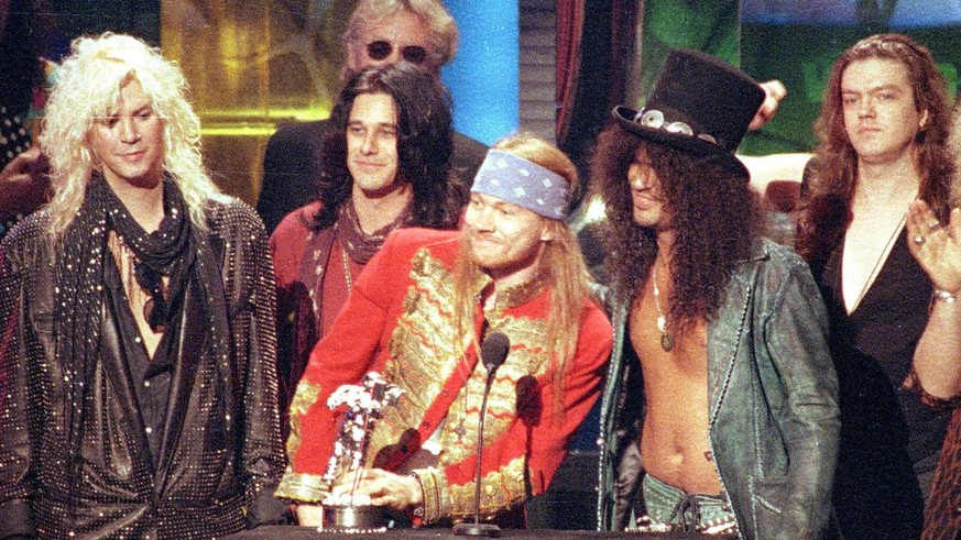 ** FILE ** Guns N&#039; Roses, from left, Michael &quot;Duff&quot; McKagan, Dizzy Reed, Axl Rose, Saul &quot;Slash&quot; Hudson and Matt Sorum, receives the Michael Jackson Video Vanguard Award for &q ...
