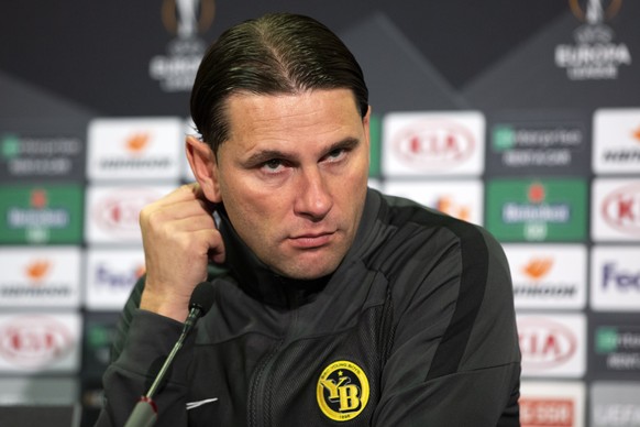 epa08798138 Young Boys&#039; headcoach Gerry Seoane attends a press conference one day prior to the UEFA Europa League group stage group A soccer match between BSC Young Boys Bern and CSKA Sofia, at t ...