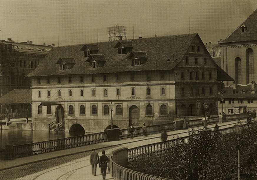 Münsterbrücke 1896: Das alte Korn- und Kaufhaus wurde abgerissen.