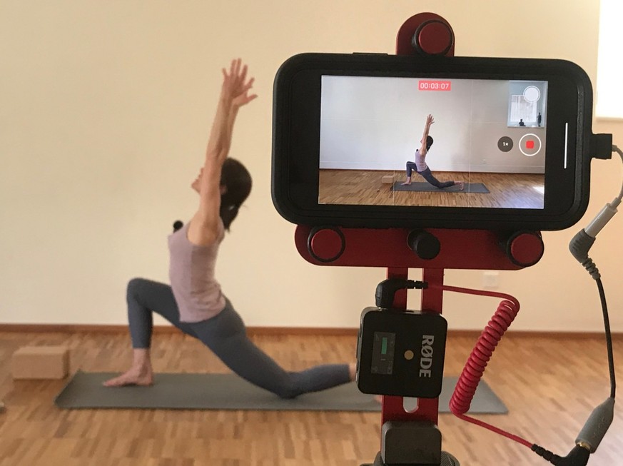 Claire Dalloz bietet Online-Yogaklassen an.