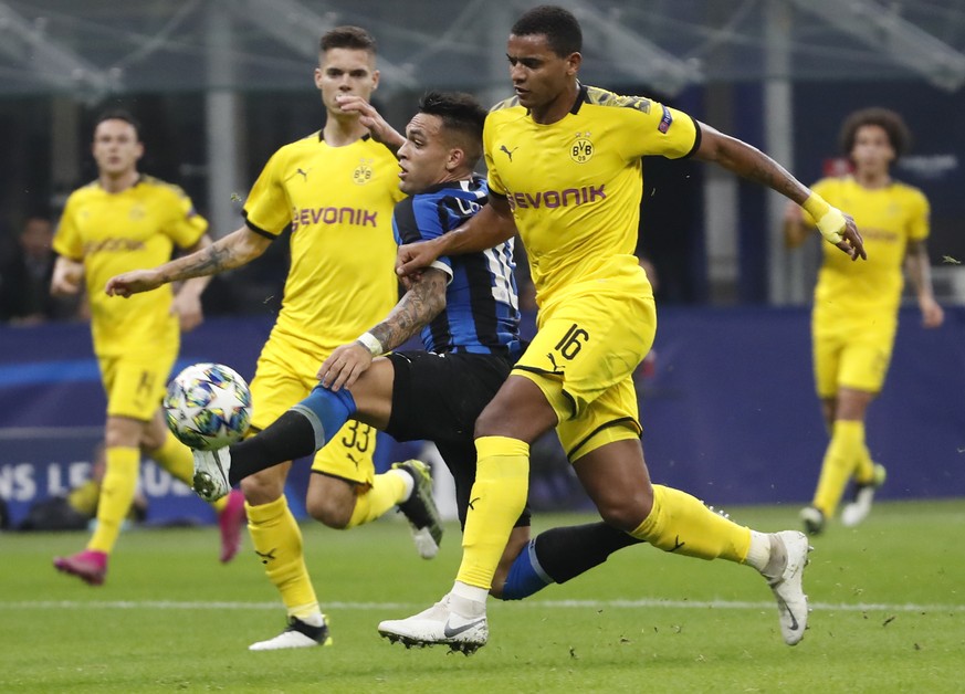 Inter Milan&#039;s Lautaro Martinez, centre, controls the ball between Dortmund&#039;s Julian Weigl, left, and Dortmund&#039;s Manuel Akanji, right, during the Champions League, Group F soccer match b ...