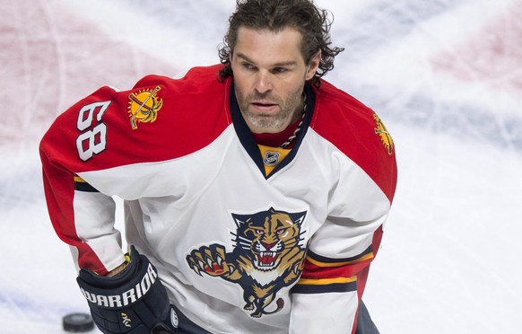Florida Panthers right wing Jaromir Jagr warms up for the team&#039;s NHL hockey game against the Montreal Canadiens on Tuesday, March 15, 2016, in Montreal. (Paul Chiasson/The Canadian Press via AP)