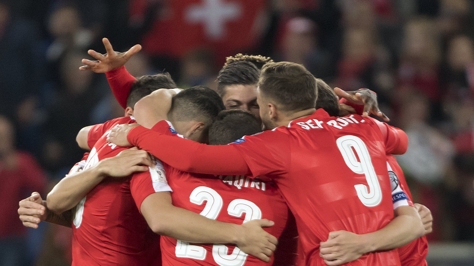 epa06251076 Switzerland&#039;s players celebrate during the 2018 FIFA World Cup group B qualification soccer match between Switzerland and Hungary in the St. Jakob-Park stadium in Basel, Switzerland,  ...