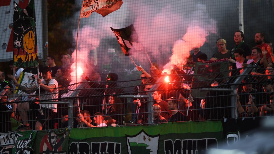 St. Gallen&#039;s fans celebrate the 0-2 goal, during the Super League soccer match FC Lugano against FC St. Gallen, at the Cornaredo Stadium in Lugano, Sunday, October 27, 2019. .(Keystone/Ti-Press/A ...
