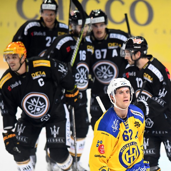 Davos&#039;s player Felicien Du Bois, front, reacts after the 3-1 goal during a qualification game of the National League between the HC Lugano and HC Davos, at the ice stadium Corner Arena in Lugano, ...
