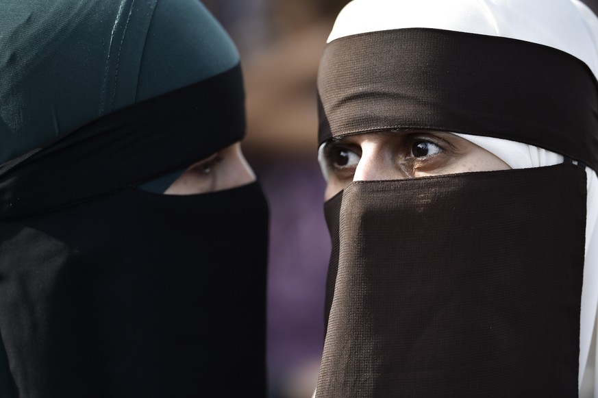 epa06922108 Face covered women protest in Copenhagen, Denmark, 01 August 2018, on the first day of the implementation of the Danish face veil ban. Under the new law, all apparel covering the face is f ...