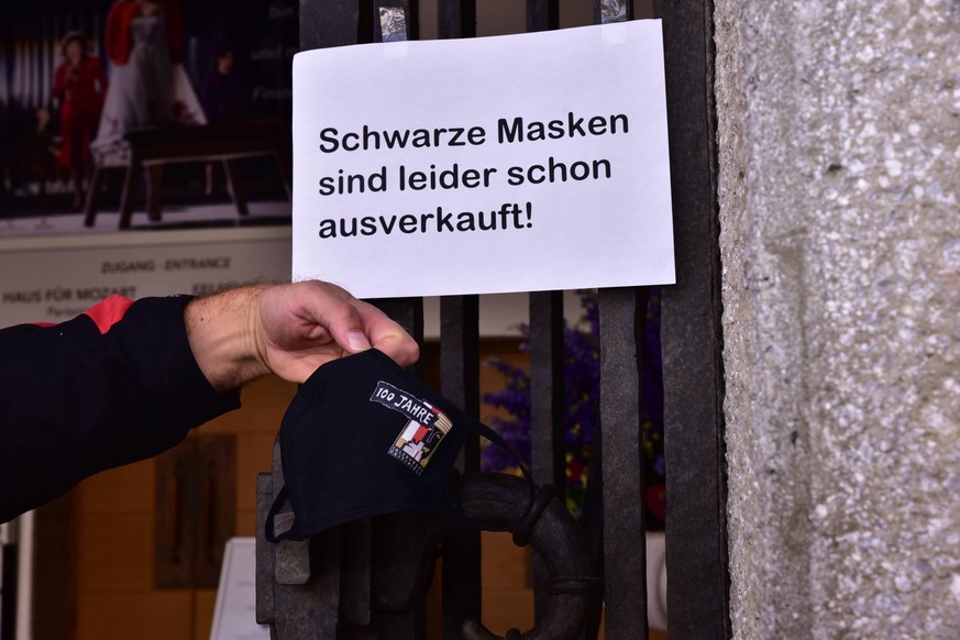 Schwarze Masken, leider, ausverkauft, Mundschutz, Salzburger Festspiele, 2020, *** Black masks, unfortunately, sold out, face mask, Salzburg Festival, 2020,