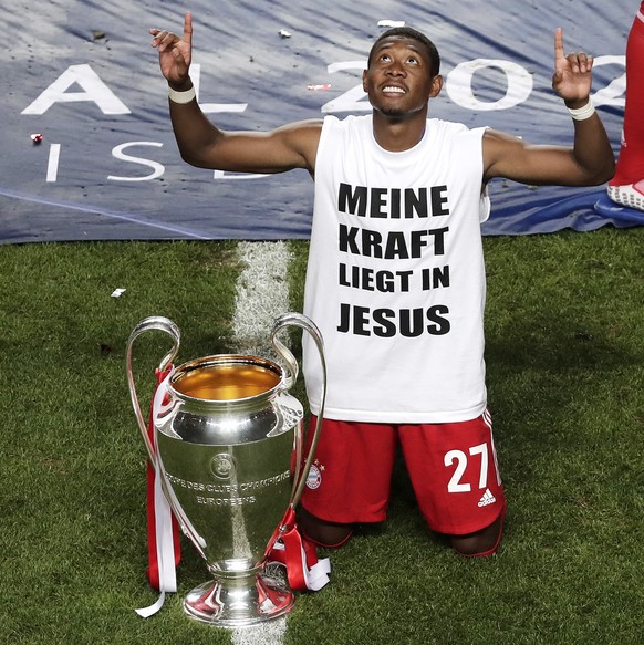 epa08621049 David Alaba of Bayern celebrates with the trophy after winning the UEFA Champions League final between Paris Saint-Germain and Bayern Munich in Lisbon, Portugal, 23 August 2020. Bayern won ...