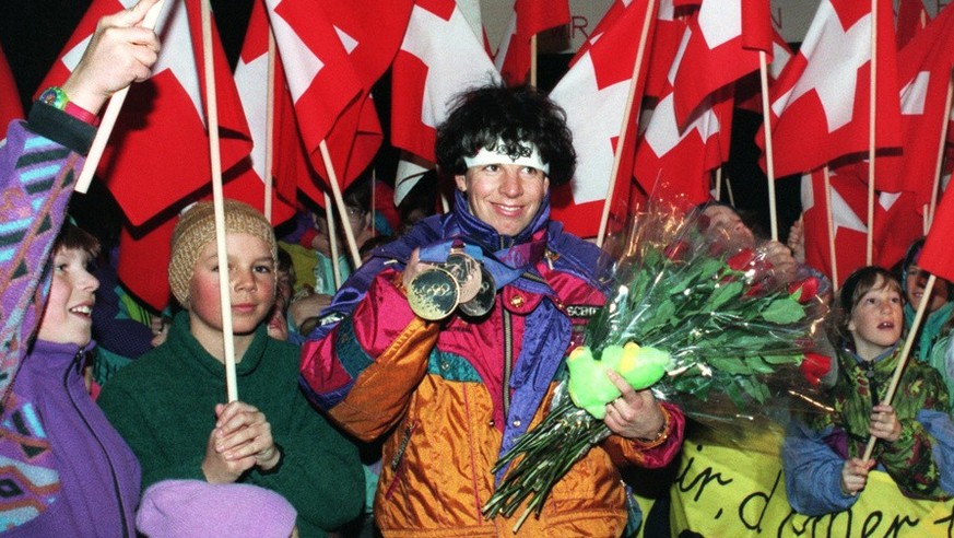Mit einen herzlichen Empfang wird die dreifache Medaillengewinnerin der Olympischen Winterspiele von Lillehammer 1994, Vreni Schneider, in ihrer Heimatgemeinde Elm gefeiert. (KEYSTONE/Str)