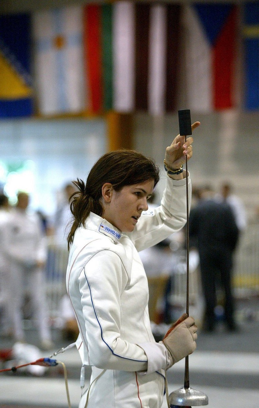 Diana Romagnoli of Switzerland prepares for the women&#039;s individual epee qualifications of Fencing European Championship in Zalaegerszeg, Southeastern Hungary, Wednesday 29 June 2005. (KEYSTONE/EP ...