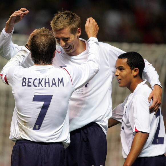 PETER CROUCH,BECKHAM &amp; THEO WALCOTT ENGLAND V HUNGARY ENGLAND V HUNGARY OLD TRAFFORD, MANCHESTER, ENGLAND 30 May 2006 DIL44744 WARNING This Photograph May Only Be Used For Newspaper And/Or Magazin ...