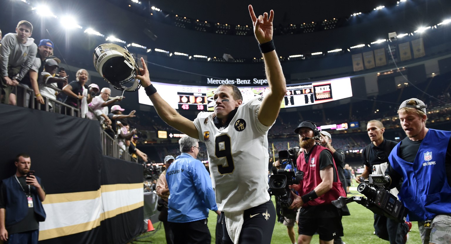 New Orleans Saints quarterback Drew Brees (9) acknowledges the crowd as he runs off the field after an NFL football game against the Washington Redskins in New Orleans, Monday, Oct. 8, 2018. Brees bro ...