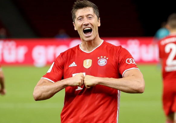 epa08528288 Robert Lewandowski (C) of Bayern Muenchen reacts during the DFB Cup final match between Bayer 04 Leverkusen and FC Bayern Muenchen at Olympiastadion in Berlin, Germany, 04 July 2020. EPA/A ...