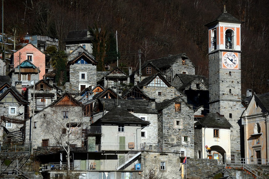 Das Dorf Corippo TI, aufgenommen am Dienstag, 14. Januar 2014. Corippo ist die nach Zahl der Einwohner (Stand 1. Janaur 2013: 18 Einwohner) kleinste politische Gemeinde der Schweiz. Der Dorfkern wurde ...