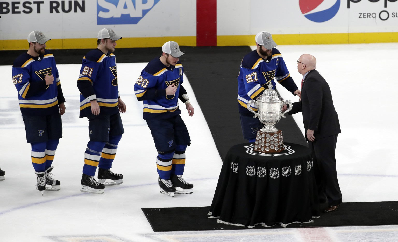 St. Louis Blues&#039; Alex Pietrangelo (27), Alexander Steen (20), Vladimir Tarasenko (91), David Perron (57) and the rest of the team are presented the Clarence S. Campbell Bowl by NHL deputy commiss ...