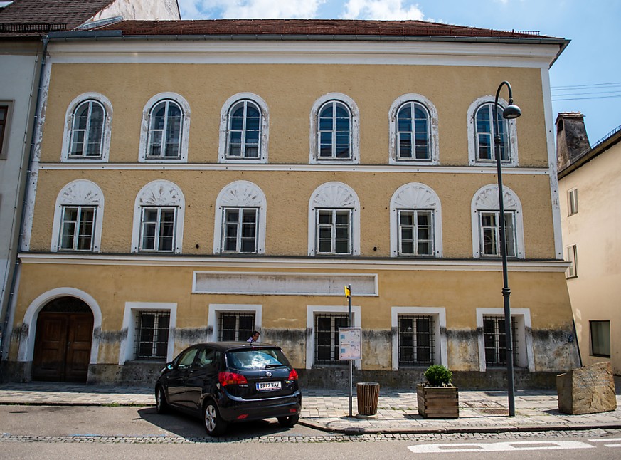 ARCHIV - Das jahrelange Ringen um die Nutzung von Hitlers Geburtshaus in Braunau am Inn hat ein Ende. Foto: Lino Mirgeler/dpa