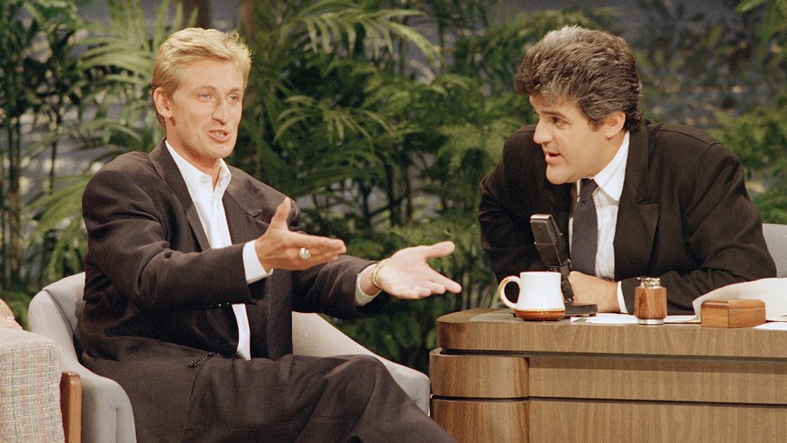Wayne Gretzky, 27 smiles as he talks to guest host Jay Leno, right, during the taping of Monday night&#039;s &quot;Tonight&quot; show at NBC-TV studios in Burbank, Calif on August 20, 1988. Gretzky wa ...