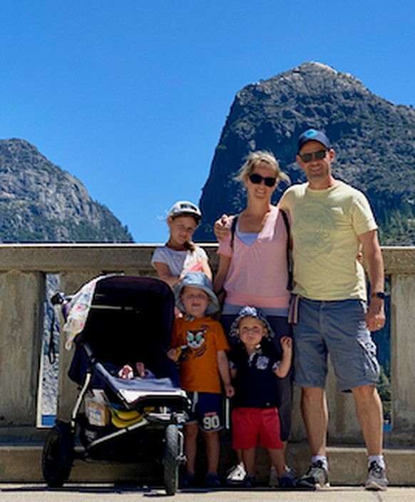 Ein Bild aus blaueren Tagen: Leanne und Thierry Oggier leben mit ihren vier Kindern (7 Jahre, 3 Jahre, 2 Jahre, 6 Monate) seit fünfeinhalb Jahren in Kalifornien. Zuerst in Cupertino, jetzt in San Jose ...
