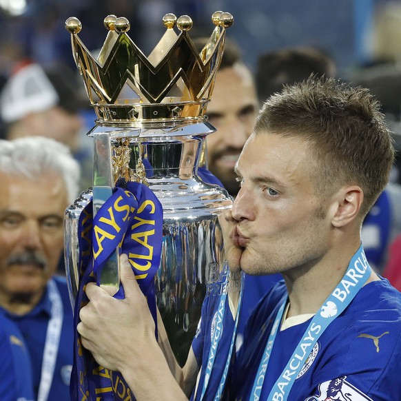 Leicesters Jamie Vardy kisses the trophy as Leicester City celebrate becoming the English Premier League soccer champions at King Power stadium in Leicester, England, Saturday, May 7, 2016.(AP Photo/ ...
