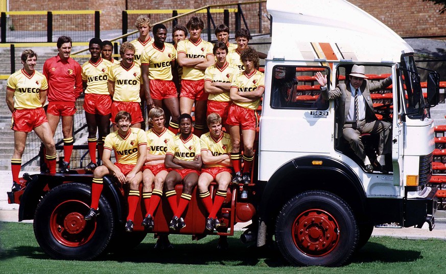 Bildnummer: 02726467 Datum: 01.08.1982 Copyright: imago/Colorsport
Teameigner Elton John (England, re.) und sein FC Watford auf einer LKW Zugmaschine - PUBLICATIONxINxGERxSUIxAUTxHUNxUSAxONLY; Vdia, q ...