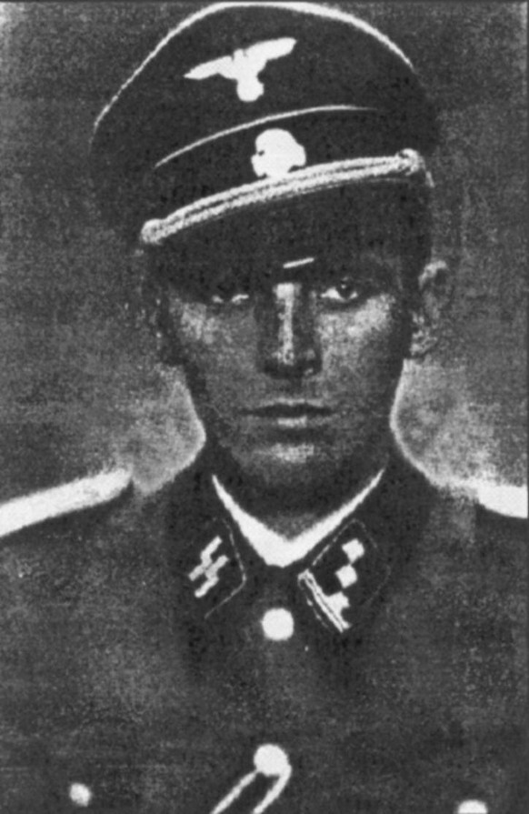 For most of his military career the personification of the dedicated Waffen-SS officer, Hauptsturmführer Kurt-Siegfried Schrader nonetheless threw in his lot with Lee, Gangl and Schloss Itter’s French ...