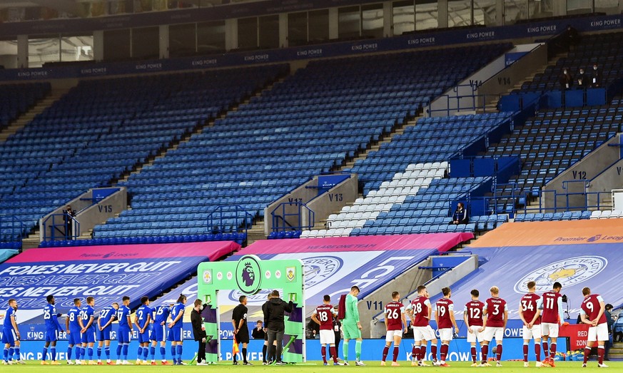 epa08687900 (FILE) - Players of Leicester and Burnley line up for the English Premier League soccer match between Leicester City and Burnley FC in Leicester, Britain, 20 September 2020 (re-issued on 2 ...