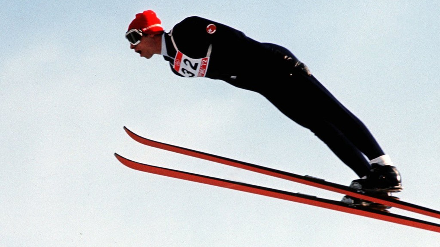 Der Schweizer Walter Steiner an den Olympischen Winterspielen in Sapporo 1972, wo sich der unvergleichliche Skiflieger auf der Grossschanze &#039;nur&#039; mit Silber begnuegen musste. Die &#039;golde ...