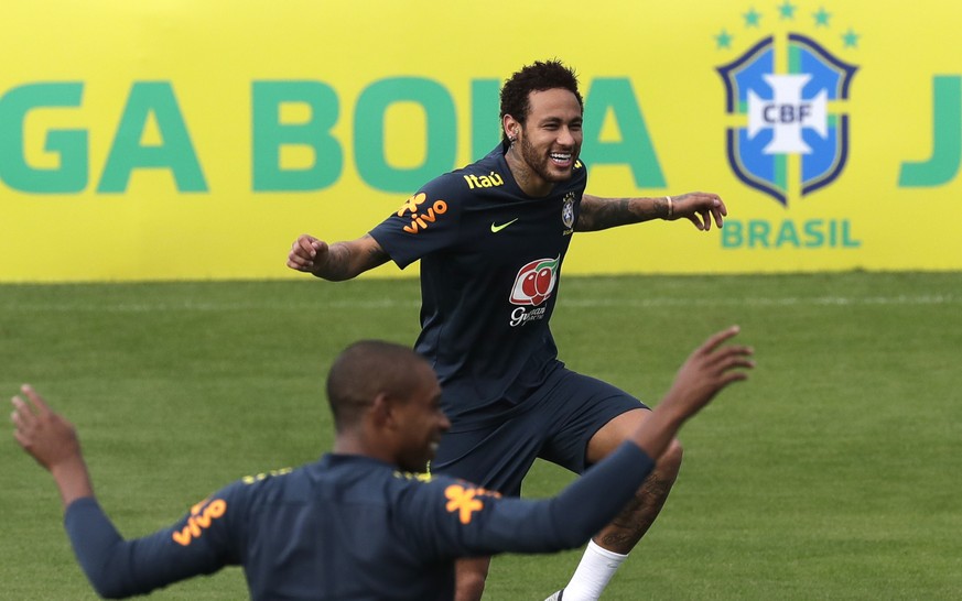 Brazil&#039;s soccer player Neymar, warms up during a practice at the Granja Comary training center ahead the Copa America tournament in Teresopolis, Brazil, Saturday, May 25, 2019. (AP Photo/Silvia I ...