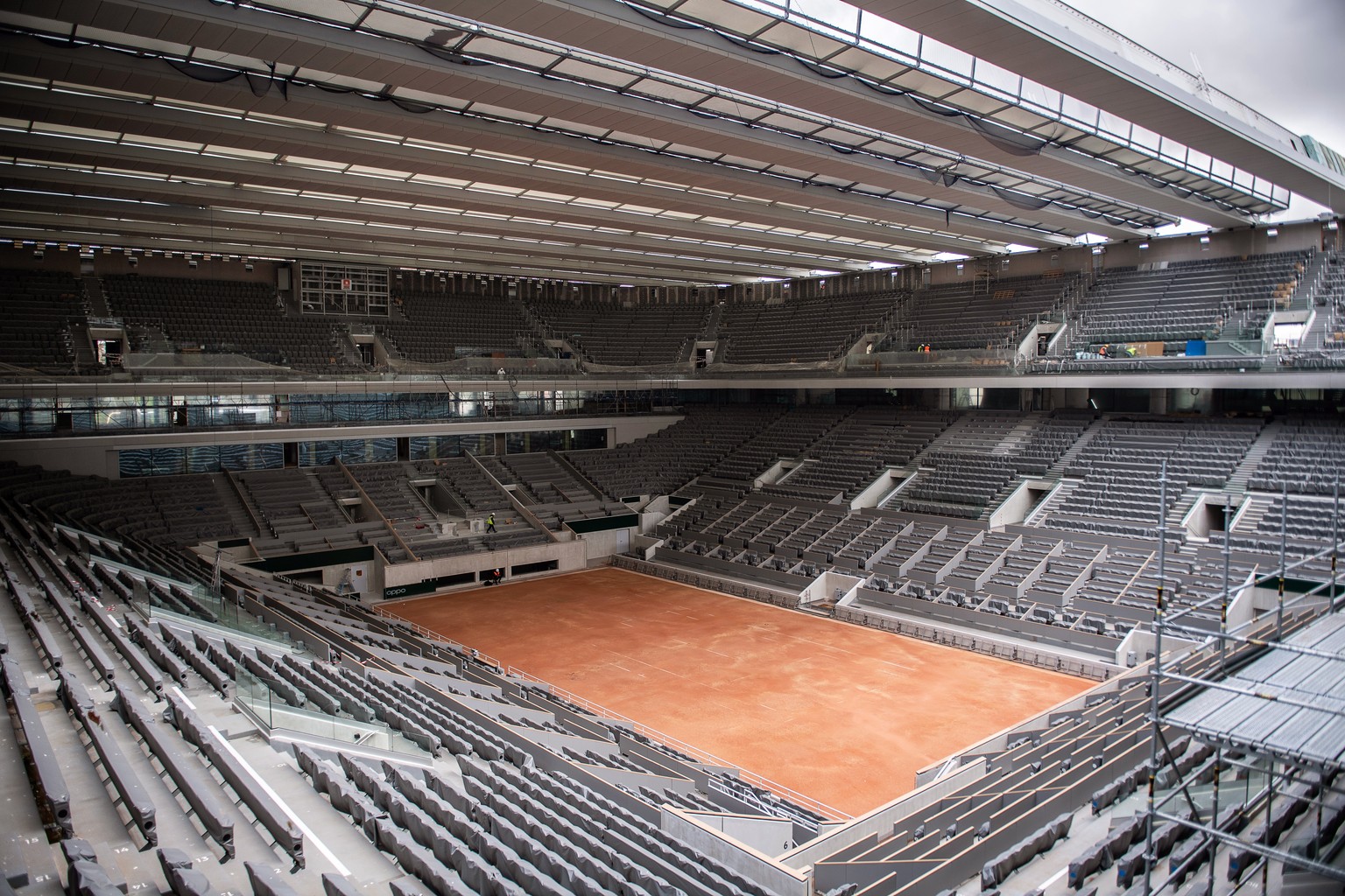 epa08194793 General view of the newly built roof of the Philippe Chatrier central tennis court at Roland Garros in Paris, France, 05 February 2020. EPA/MARTIN BUREAU / POOL MAXPPP OUT
