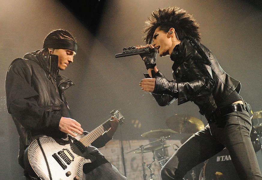 BERLIN - NOVEMBER 05: (L-R) Tom and Bill Kaulitz of Tokio Hotel perform during the 2009 MTV Europe Music Awards held at the O2 Arena on November 5, 2009 in Berlin, Germany. (Photo by Jeff Kravitz/Film ...