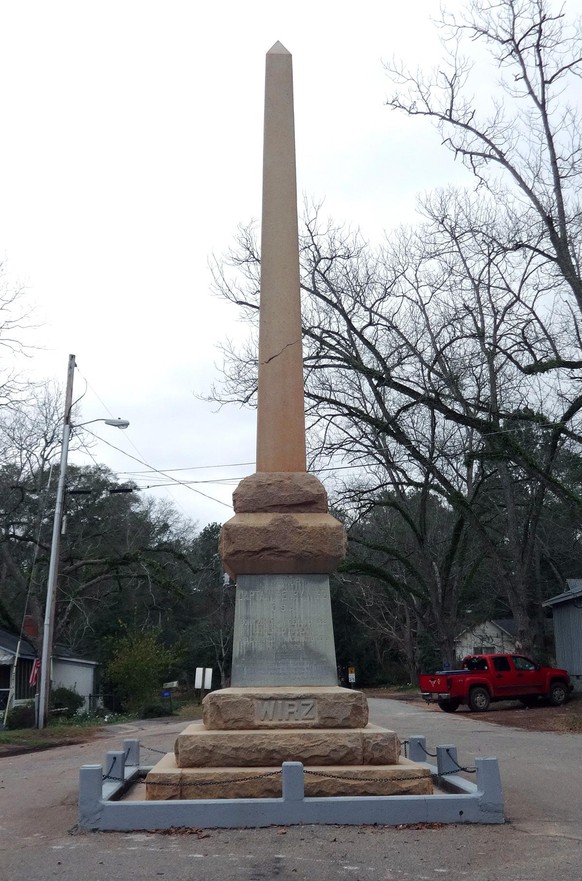 Denkmal für Herny Wirz in Andersonville, Georgia. Erstellt 1888.
https://commons.wikimedia.org/wiki/File:Captain_Henry_Wirz_obelisk_(cropped).JPG