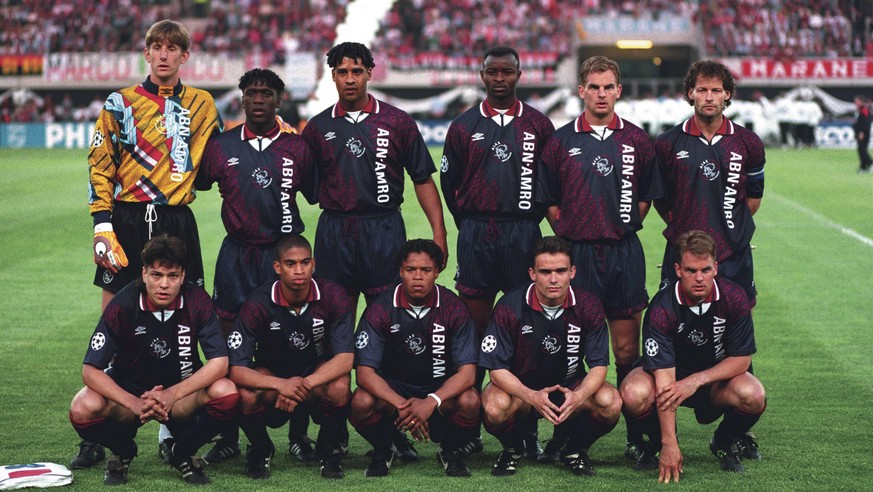 Oostenrijk, Wenen, 24 mei 1995&amp; xA;Finale Champions League &amp; xA;Seizoen 1994-1995&amp; xA;Ajax-AC Milaan (1-0). &amp; xA;Elftalfoto van Ajax. Bovenste rij, v.l.n.r.: Van der Sar, Seedorf, Rijk ...