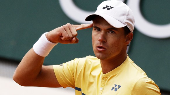 epa08717161 Daniel Altmaier of Germany gestures during his third round match against Matteo Berrettini of Italy at the French Open tennis tournament at Roland Garros in Paris, France, 03 October 2020. ...