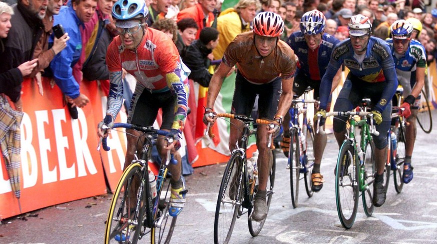 From left - right: Swiss Oscar Camenzind, Dutch Michael Boogerd, American Lance Armstrong, Belgium Van Petegem (back left) and Italian Michele Bartoli powers uphill during the World Road Cycling Chmpi ...