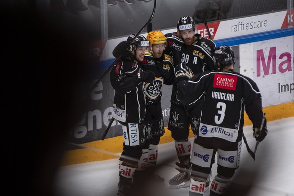 From left, Lugano?s player Dominic Lammer, Lugano?s player Linus Klasen, Lugano?s player Raffaele Sannitz and Lugano?s player Julien Vauclair, celebrate 3-3 gol, during the preliminary round game of N ...
