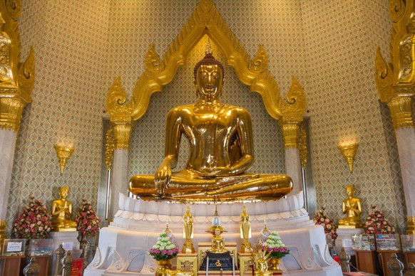 Die Statue heisst Phra Phuttha Maha Suwan Patimakon und zählt zu den bekanntesten Buddha-Plastiken Thailands.