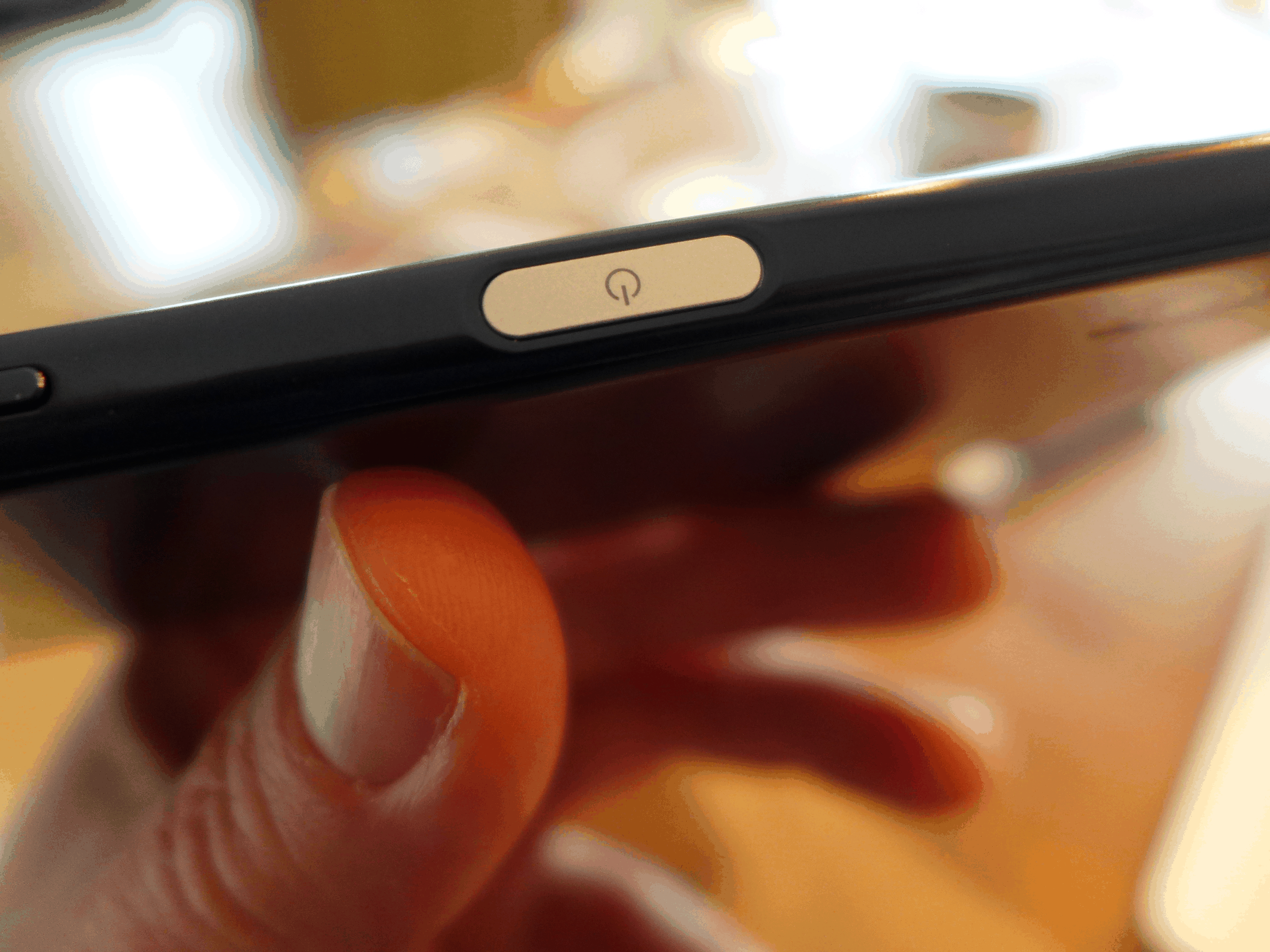 Sony Xperia XZ, Fingerabdruck-Scanner im Power-Button