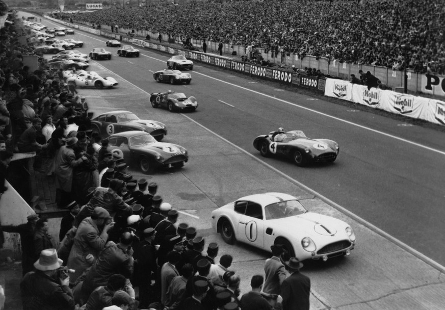 Massenstart zum 24-Stunden-Rennen von Le Mans, am 12. Juni 1961 in Le Mans, Frankreich. (KEYSTONE/AP/Str)