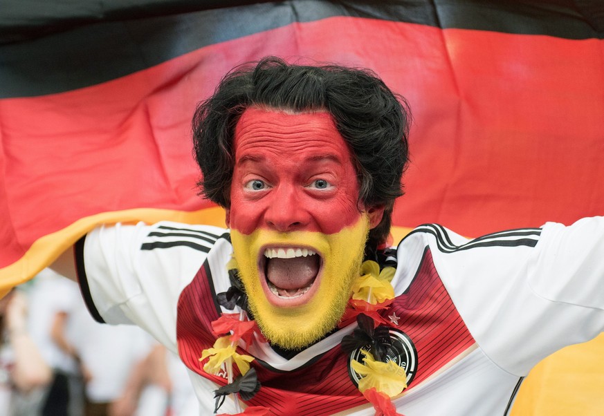 Ein deutscher Fan jubelt nach dem Sieg über Italien. Beim Bankenstreit ist jedoch alles ein bisschen komplizierter.