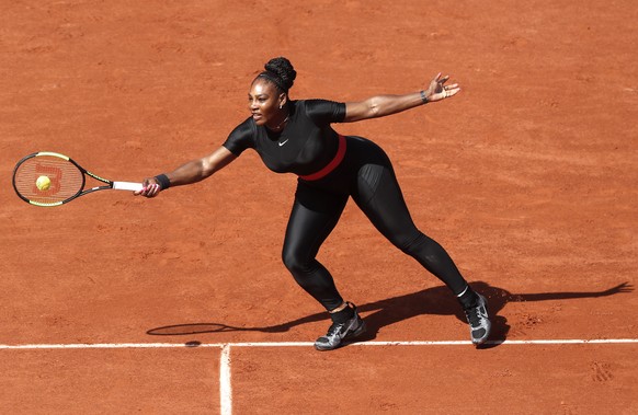 epa06771368 Serena Williams of the USA in action against Karolina Pliskova of Czech Republic during their women’s first round match during the French Open tennis tournament at Roland Garros in Paris,  ...
