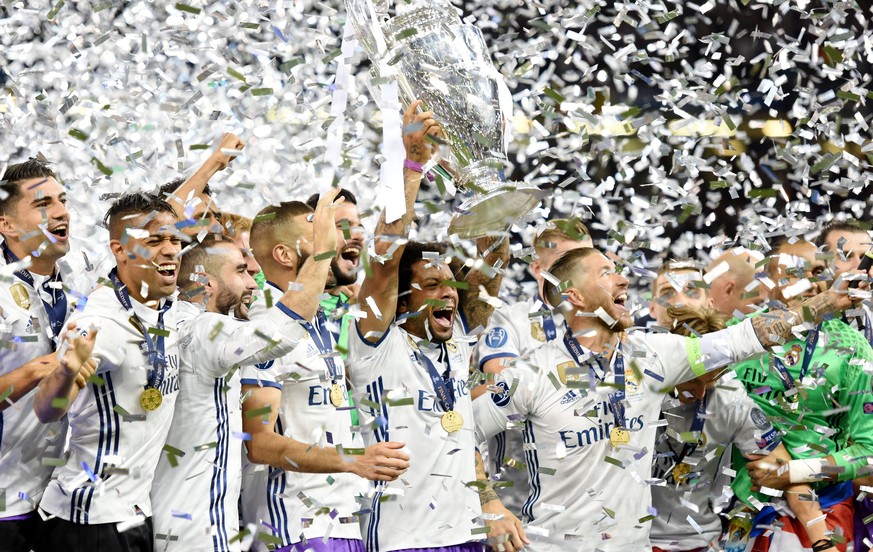 epa06009235 Real Madrid player Marcelo lifts the trophy after the UEFA Champions League final between Juventus FC and Real Madrid at the National Stadium of Wales in Cardiff, Britain, 03 June 2017. Re ...