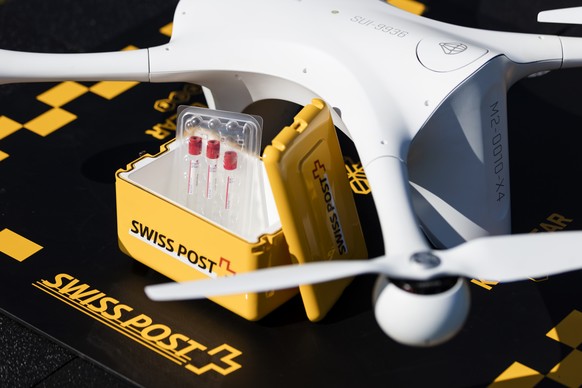 Testbetrieb einer Paket-Drohne der Swiss Post am 28.3.2017 in Lugano. Die Drohne pendelt zwischen den Spitaelern Civico und Italiano. (POST/Alessandro Della Bella)
