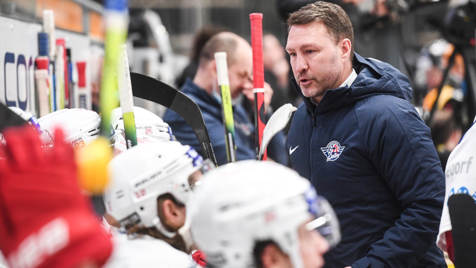 Laker&#039;s Head Coach Jeff Tomlinson during the preliminary round game of National League Swiss Championship between HC Lugano and SC Rapperswil-Jona Lakers at the ice stadium Corner Arena in Lugano ...