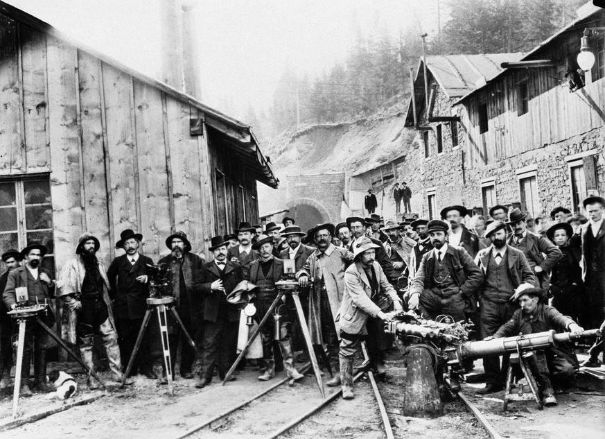 Am Albulatunnel ins Engadin (Aufnahme von 1903) arbeiteten viele Italiener mit.