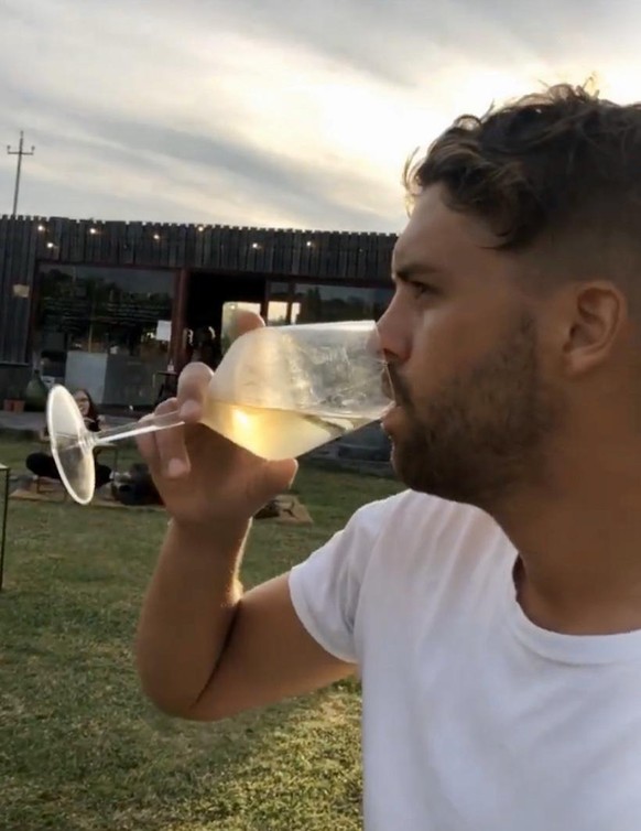 Probieren geht über studieren: Nico beim Winetasting in Bolgheri.