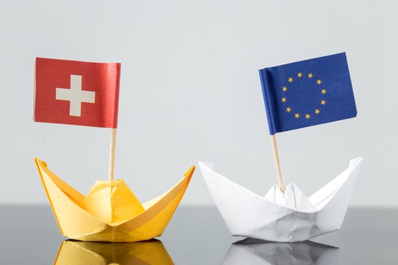 Schweiz EU Verhältnis Flaggen