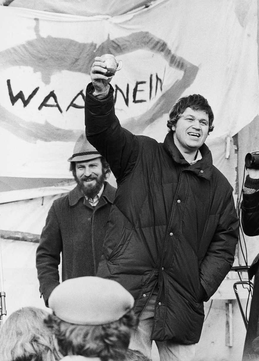 Bavarian writer, filmmaker, actor and satirical cabaret artist Gerhart Polt toast with a beer while speaking to demonstrators on Tuesday, January 7, 1986, at the camp site of the anti nuclear protesto ...