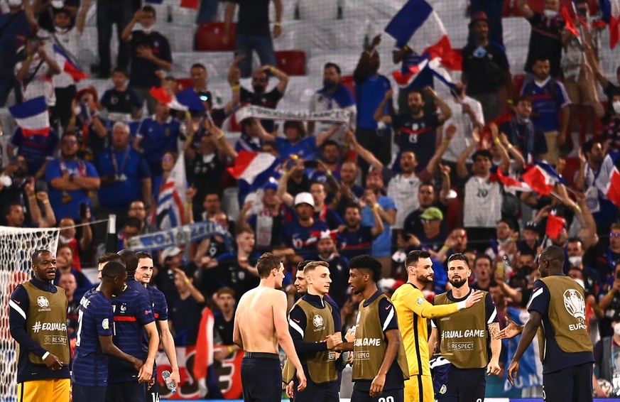 epa09274869 Players of France react after winning the UEFA EURO 2020 group F preliminary round soccer match between France and Germany in Munich, Germany, 15 June 2021. EPA/Lukas Barth-Tuttas / POOL ( ...