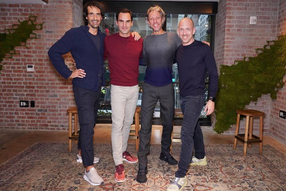Roger Federer mit den On-Gründern Caspar Coppetti, Olivier Bernhard und David Allemann.