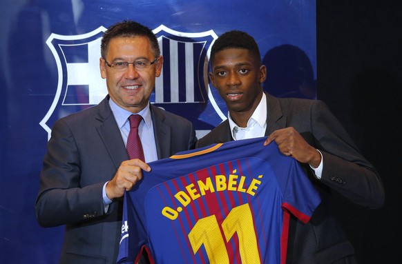 Barcelona&#039;s new signing player Ousmane Dembele, right, and FC Barcelona&#039;s president Josep Maria Bartomeu pose for the media during official presentation at the Camp Nou stadium in Barcelona, ...